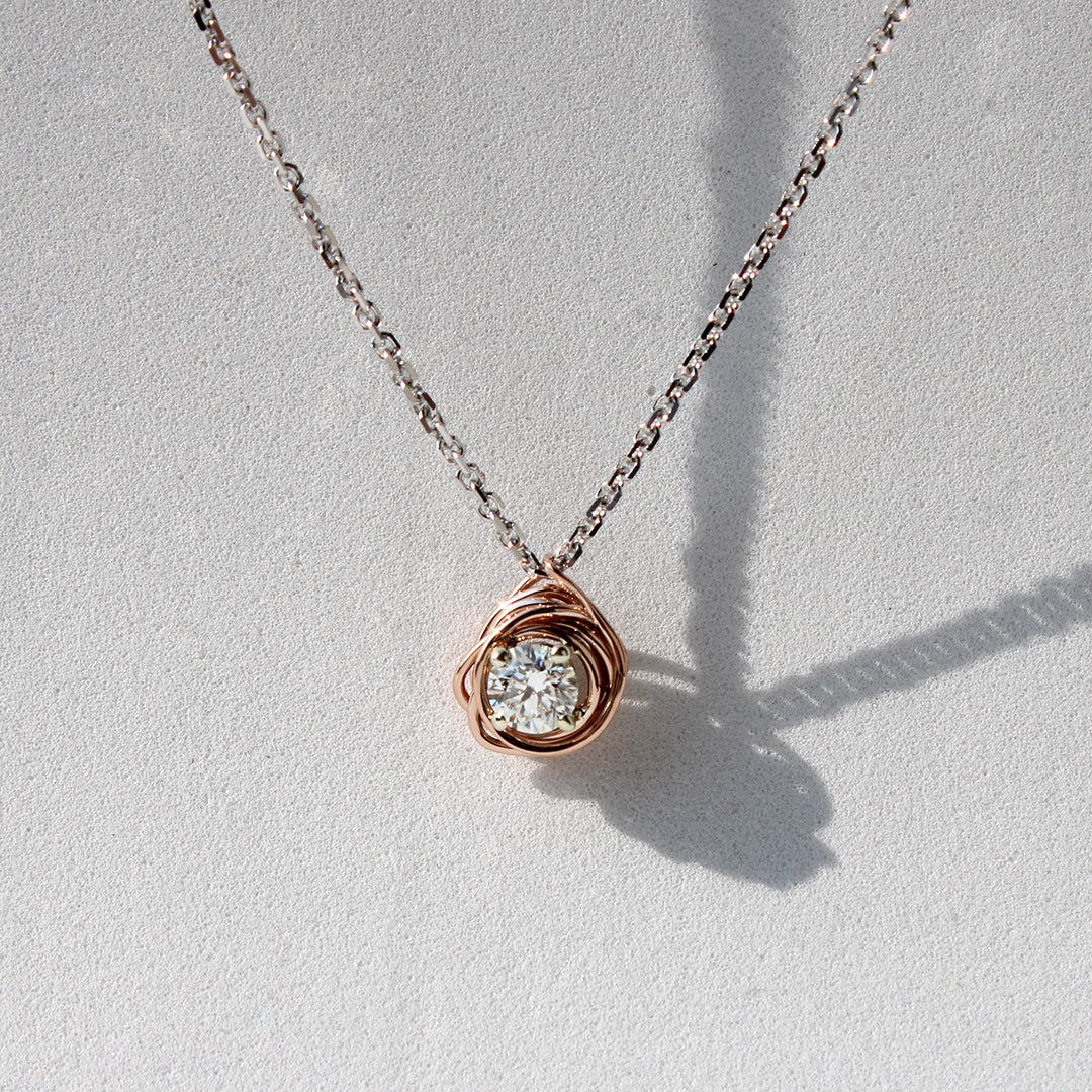 Punto Luce Filodellavita in Oro Rosa con un Diamante Colorless