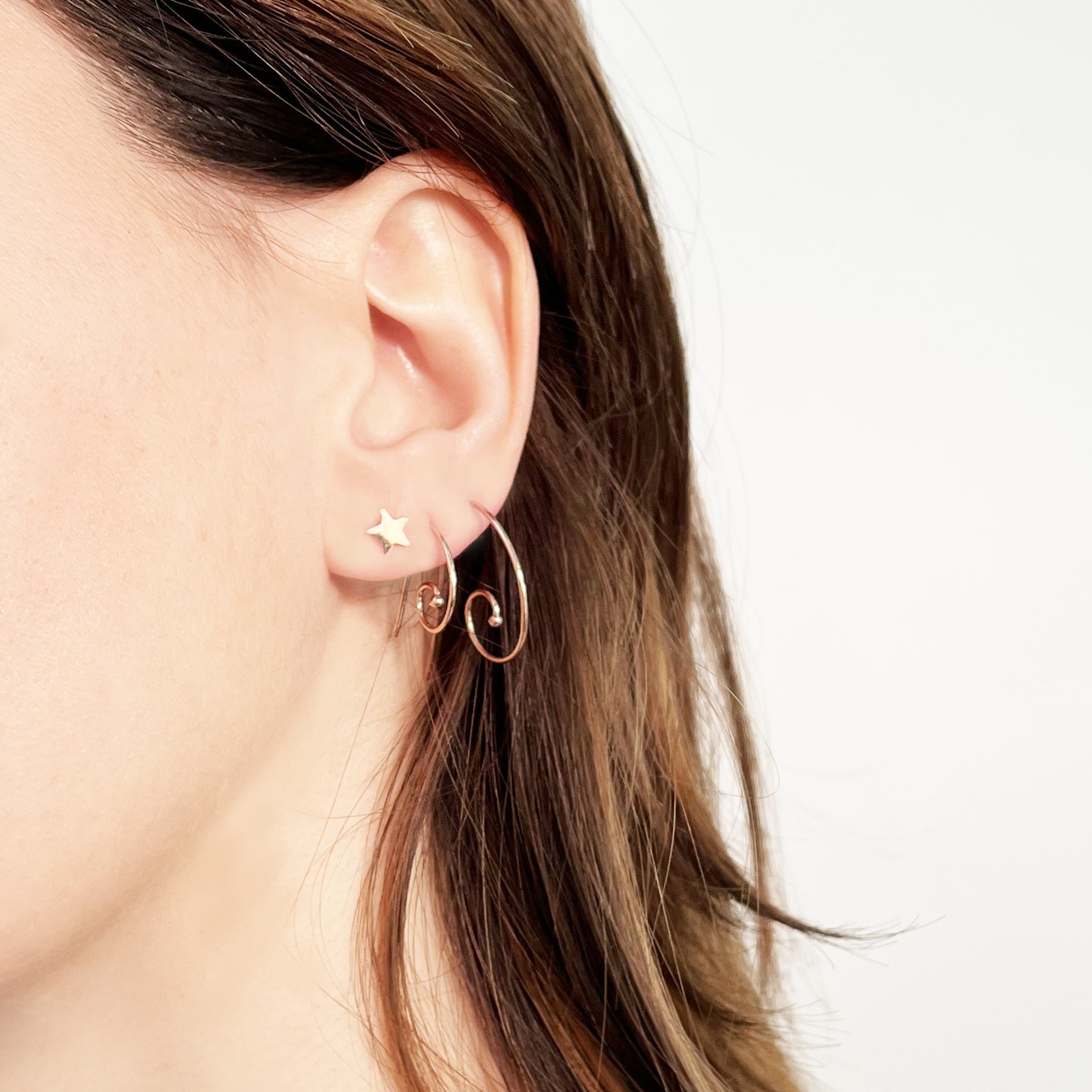 DesignB London - Orecchini A Cerchio Color Oro Con Borchie Di - Foto 11